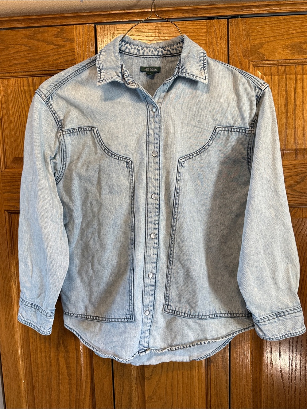 Wild Fable Women’s Light Wash Denim Snap Button-Up Shirt - Small